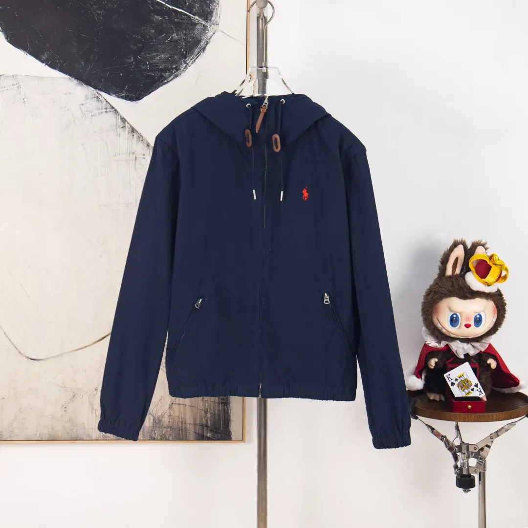 P340 zp version [exclusive supply] - Ralph Lauren/Ralph Lauren solid color logo embroidered cotton soft shell fabric hooded assault jacket - the face is the same as the original version 32 high count plain super soft carbon grinding ✅ - brand POLO three zippers, customized back collar webbing, dark and light two-color oil edge leather strips ✅ - Ralph Lauren/Ralph Lauren classic men's and women's same style pilot zipper hooded jacket assault jacket, casually wear it with an elegant and fashionable style, with a retro relaxed feel The hood and zipper elements add to the casual casualness. The paper man effect on the upper body is perfect for both sports and casual styles. ✅ Color: Navy Khaki Size: S M L XL Number: WW10753